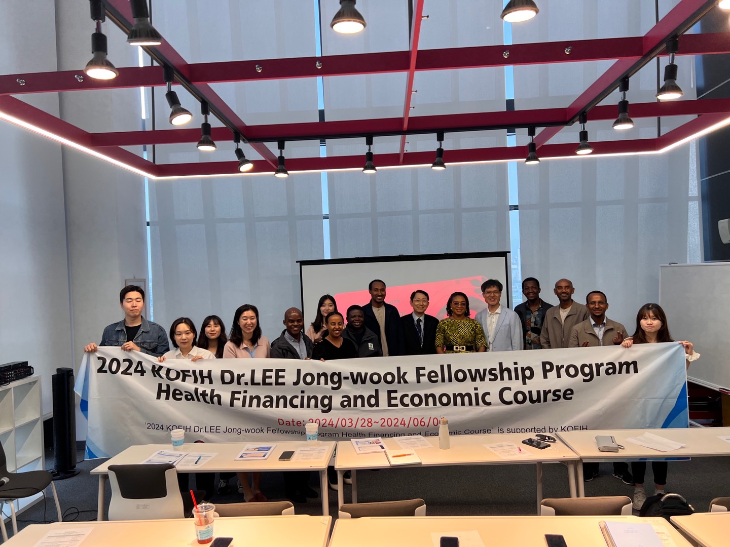 2024 KOFIH Dr.LEE Jong-wook Fellowship Program Health Financing and Economic Course 한국국제보건의료재단 연수생 액션플랜 중간 발표회 단체 사진